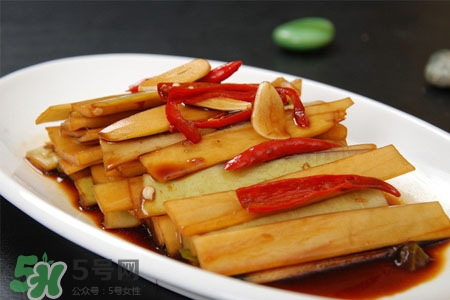 酸蘿卜用陳醋還是白醋？泡酸蘿卜白醋和水比例