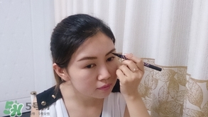 液體眉筆怎么用？液體眉筆使用方法