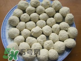 豆腐丸子散了怎么辦？豆腐丸子怎么做不散？
