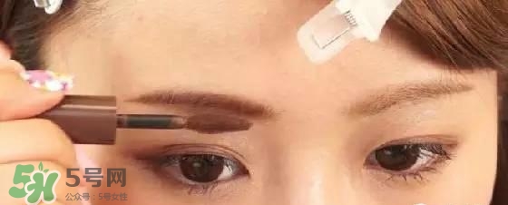 液體眉筆怎么用？液體眉筆使用方法
