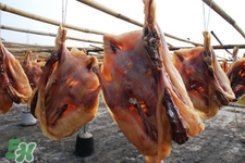 腌鴨肉放多少鹽合適？腌一斤臘鴨要給多少鹽？