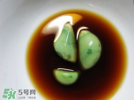 臘八醋里的蒜能吃嗎？臘八醋里的蒜好吃嗎？