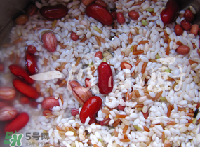 臘八飯?jiān)趺醋龊贸?？臘八飯的家常做法