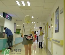 李溪芮包包什么牌子？李溪芮同款包包