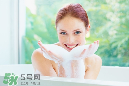冬天洗澡水溫50度行嗎？50度的水可以洗澡嗎？