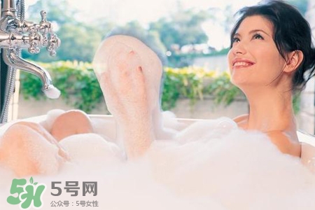 冬天洗澡水溫60度行嗎？60度的水可以洗澡嗎？