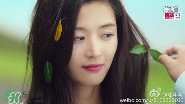 李溪芮的口紅什么顏色？李溪芮口紅色號試色