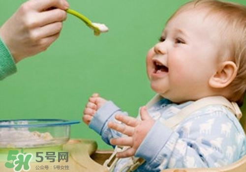 寶寶半歲添加什么輔食？寶寶半歲吃什么？