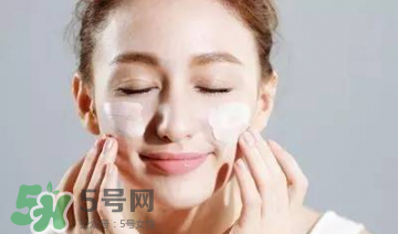 素顏霜對(duì)皮膚有傷害嗎？素顏霜對(duì)皮膚的傷害大嗎？