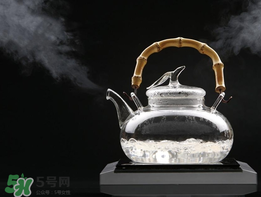 冬天喝涼水好嗎？冬天喝冷水還是熱水？