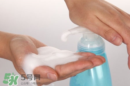 洗衣服能用洗手液嗎？洗手液可以洗衣服嗎？