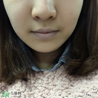 愛麗小屋唇部遮瑕膏怎么樣？愛麗小屋唇部遮瑕膏好用嗎？