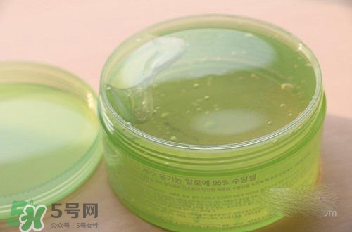 嘴唇干裂可以涂蘆薈膠嗎？嘴唇干裂怎么涂蘆薈膠？