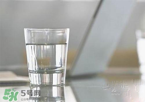 高血壓早上能喝鹽水嗎？高血壓早上喝鹽水的好處？