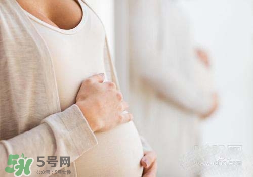 孕婦可以經(jīng)常摸肚子嗎？孕婦經(jīng)常摸肚子會(huì)怎樣？