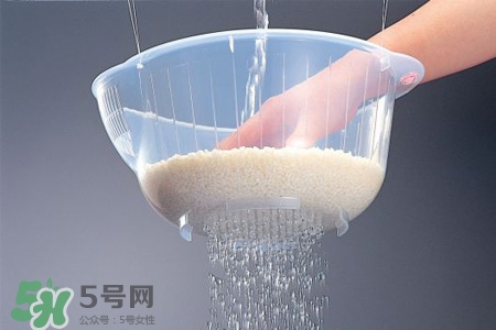 淘米水可以治白發(fā)嗎？淘米水洗頭發(fā)能治白發(fā)？
