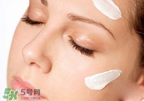 妝前乳是粉底液嗎？妝前乳和粉底液的區(qū)別