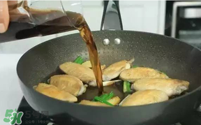 雞翅用熱水焯還是涼水？雞翅焯水冷水下鍋還是熱水？