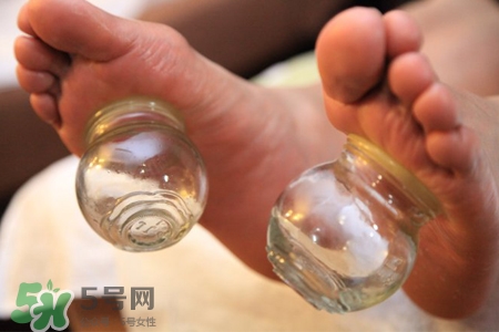 拔罐放血可以祛痘嗎？拔罐放血能治痘痘嗎？