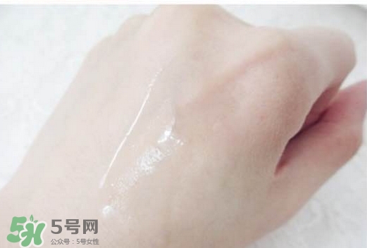 美容液是化妝水嗎？美容液和化妝水的區(qū)別