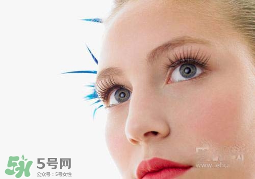 潤(rùn)唇膏可以增長(zhǎng)睫毛嗎？潤(rùn)唇膏怎樣增長(zhǎng)睫毛？