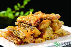 面粉炸魚怎么做？怎么用面粉炸魚？