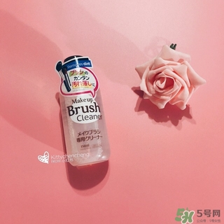 大創(chuàng)化妝刷清洗劑怎么用？大創(chuàng)化妝刷清洗劑使用方法
