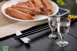 喝白酒有什么好處？怎么喝酒不容易醉