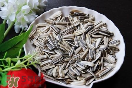 吃瓜子會(huì)口腔潰瘍嗎？口腔潰瘍可以吃瓜子嗎？