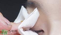 眼唇卸妝液怎么用？眼唇卸妝液使用方法