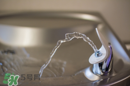 飲水機里的水可以放多久?春節(jié)過來還能喝嗎