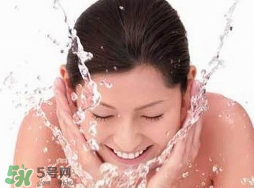用白醋洗臉能祛斑嗎？白醋洗臉祛斑作用大嗎