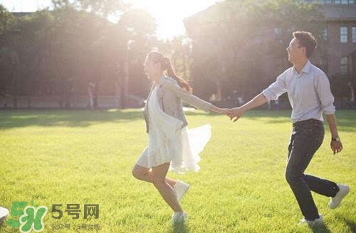 拍婚紗照可以戴眼鏡嗎？拍婚紗照戴眼鏡好不好？