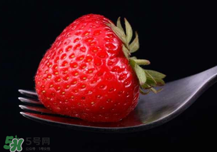 寶寶吃草莓會(huì)過敏嗎？寶寶吃草莓過敏怎么辦？