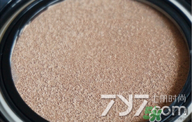 vant氣墊cc黑色和白色哪款好？vant36.5氣墊cc黑色和白色區(qū)別
