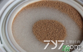 vant氣墊cc黑色和白色哪款好？vant36.5氣墊cc黑色和白色區(qū)別