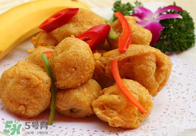 炸香蕉外面包裹的是什么？炸香蕉放面粉好還是淀粉？
