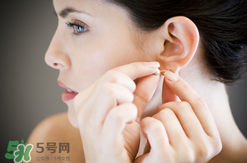 一次性耳釘怎么取下來(lái)？一次性耳釘多久取下來(lái)？