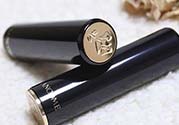 蘭蔻菁純唇膏怎么打開？蘭蔻口紅蓋子怎么打開？