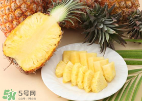 鳳梨吃之前用鹽水泡嗎？鳳梨為什么要用鹽水泡？