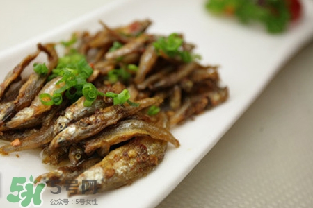 小魚仔熱量高嗎？吃小魚仔會(huì)胖嗎？