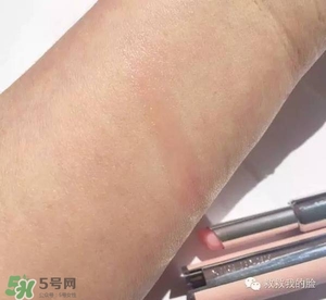 紀(jì)梵希小羊皮和禁忌之吻哪個好？紀(jì)梵希小羊皮和禁忌之吻對比
