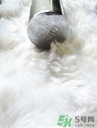 紀(jì)梵希小羊皮是啞光嗎？紀(jì)梵希小羊皮干不干？
