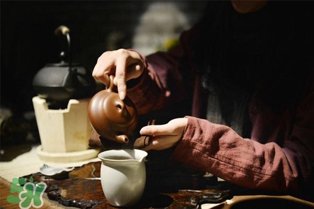 紫砂壺如何鑒別好壞？怎樣辨別紫砂壺的好壞？