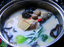 鯽魚湯怎么做才白？鯽魚湯怎么熬成奶白色？