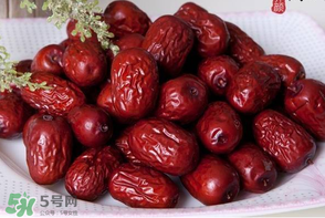 紅棗有點(diǎn)酸還能吃嗎？紅棗為什么會(huì)酸？