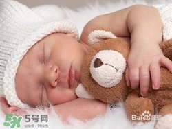 嘴唇干燥是什么原因？嘴唇干裂脫皮怎么辦？