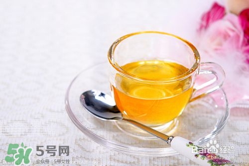 嘴唇干燥是什么原因？嘴唇干裂脫皮怎么辦？