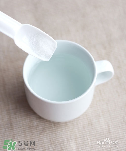 嘴唇干燥是什么原因？嘴唇干裂脫皮怎么辦？