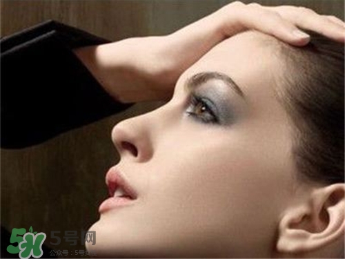 假體隆鼻多久可以化妝？假體隆鼻多久可以敷面膜？